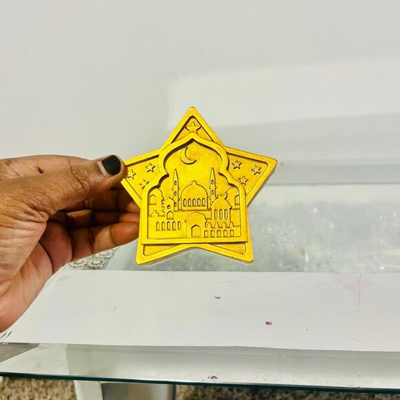 Islamic Resin Decor Set – Crescent Moon & Mosque, Star, and Mosque Sculptures - Picture 4 of 5